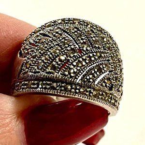 MARCASITE STERLING SILVER LADIES RING - STAMPED 925 - SIZE 9.25